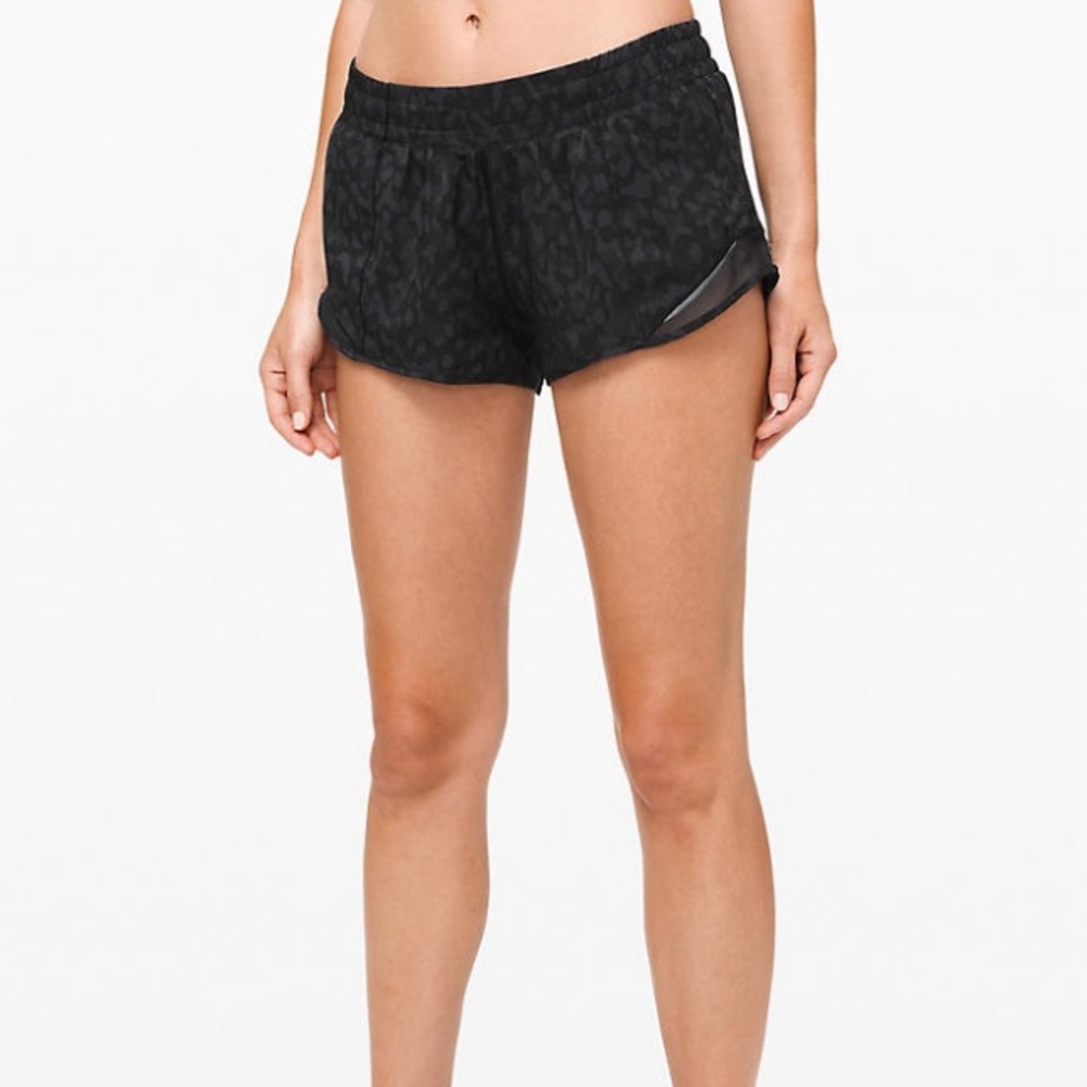 lululemon Hotty hot short 2.5” size 6